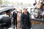Amsterdam 5 juni 2025
Zanger Sting komt met een boot aan bij Carre om musical THE LAST SHIP te promoten . Het was ongelofelijk slecht weer maar desondanks stonden er toch honderden fans op hem te wachten .
