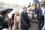 Amsterdam 5 juni 2025
Zanger Sting komt met een boot aan bij Carre om musical THE LAST SHIP te promoten . Het was ongelofelijk slecht weer maar desondanks stonden er toch honderden fans op hem te wachten .