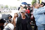 Amsterdam 5 juni 2025
Zanger Sting komt met een boot aan bij Carre om musical THE LAST SHIP te promoten . Het was ongelofelijk slecht weer maar desondanks stonden er toch honderden fans op hem te wachten .