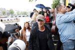 Amsterdam 5 juni 2025
Zanger Sting komt met een boot aan bij Carre om musical THE LAST SHIP te promoten . Het was ongelofelijk slecht weer maar desondanks stonden er toch honderden fans op hem te wachten .