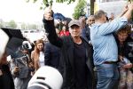 Amsterdam 5 juni 2025
Zanger Sting komt met een boot aan bij Carre om musical THE LAST SHIP te promoten . Het was ongelofelijk slecht weer maar desondanks stonden er toch honderden fans op hem te wachten .