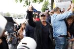 Amsterdam 5 juni 2025
Zanger Sting komt met een boot aan bij Carre om musical THE LAST SHIP te promoten . Het was ongelofelijk slecht weer maar desondanks stonden er toch honderden fans op hem te wachten .