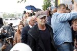 Amsterdam 5 juni 2025
Zanger Sting komt met een boot aan bij Carre om musical THE LAST SHIP te promoten . Het was ongelofelijk slecht weer maar desondanks stonden er toch honderden fans op hem te wachten .