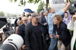Amsterdam 5 juni 2025
Zanger Sting komt met een boot aan bij Carre om musical THE LAST SHIP te promoten . Het was ongelofelijk slecht weer maar desondanks stonden er toch honderden fans op hem te wachten .