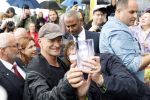 Amsterdam 5 juni 2025
Zanger Sting komt met een boot aan bij Carre om musical THE LAST SHIP te promoten . Het was ongelofelijk slecht weer maar desondanks stonden er toch honderden fans op hem te wachten .
