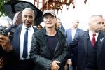 Amsterdam 5 juni 2025
Zanger Sting komt met een boot aan bij Carre om musical THE LAST SHIP te promoten . Het was ongelofelijk slecht weer maar desondanks stonden er toch honderden fans op hem te wachten .