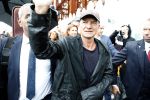 Amsterdam 5 juni 2025
Zanger Sting komt met een boot aan bij Carre om musical THE LAST SHIP te promoten . Het was ongelofelijk slecht weer maar desondanks stonden er toch honderden fans op hem te wachten .