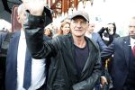 Amsterdam 5 juni 2025
Zanger Sting komt met een boot aan bij Carre om musical THE LAST SHIP te promoten . Het was ongelofelijk slecht weer maar desondanks stonden er toch honderden fans op hem te wachten .