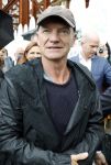 Amsterdam 5 juni 2025
Zanger Sting komt met een boot aan bij Carre om musical THE LAST SHIP te promoten . Het was ongelofelijk slecht weer maar desondanks stonden er toch honderden fans op hem te wachten .