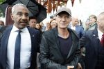 Amsterdam 5 juni 2025
Zanger Sting komt met een boot aan bij Carre om musical THE LAST SHIP te promoten . Het was ongelofelijk slecht weer maar desondanks stonden er toch honderden fans op hem te wachten .