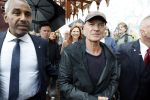 Amsterdam 5 juni 2025
Zanger Sting komt met een boot aan bij Carre om musical THE LAST SHIP te promoten . Het was ongelofelijk slecht weer maar desondanks stonden er toch honderden fans op hem te wachten .