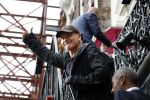 Amsterdam 5 juni 2025
Zanger Sting komt met een boot aan bij Carre om musical THE LAST SHIP te promoten . Het was ongelofelijk slecht weer maar desondanks stonden er toch honderden fans op hem te wachten .