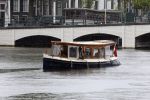 Amsterdam 5 juni 2025
Zanger Sting komt met een boot aan bij Carre om musical THE LAST SHIP te promoten . Het was ongelofelijk slecht weer maar desondanks stonden er toch honderden fans op hem te wachten .