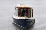 Amsterdam 5 juni 2025
Zanger Sting komt met een boot aan bij Carre om musical THE LAST SHIP te promoten . Het was ongelofelijk slecht weer maar desondanks stonden er toch honderden fans op hem te wachten .