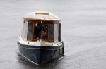 Amsterdam 5 juni 2025
Zanger Sting komt met een boot aan bij Carre om musical THE LAST SHIP te promoten . Het was ongelofelijk slecht weer maar desondanks stonden er toch honderden fans op hem te wachten .