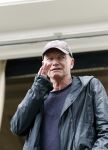 Amsterdam 5 juni 2025
Zanger Sting komt met een boot aan bij Carre om musical THE LAST SHIP te promoten . Het was ongelofelijk slecht weer maar desondanks stonden er toch honderden fans op hem te wachten .