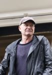 Amsterdam 5 juni 2025
Zanger Sting komt met een boot aan bij Carre om musical THE LAST SHIP te promoten . Het was ongelofelijk slecht weer maar desondanks stonden er toch honderden fans op hem te wachten .