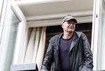 Amsterdam 5 juni 2025
Zanger Sting komt met een boot aan bij Carre om musical THE LAST SHIP te promoten . Het was ongelofelijk slecht weer maar desondanks stonden er toch honderden fans op hem te wachten .