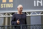 Amsterdam 5 juni 2025
Zanger Sting komt met een boot aan bij Carre om musical THE LAST SHIP te promoten . Het was ongelofelijk slecht weer maar desondanks stonden er toch honderden fans op hem te wachten .