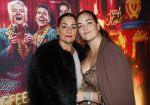 Amsterdam 1 juni 2025
Rene Froger krijgt na de laatste toppers in concert een koninklijke onderscheiding in de Johan Cruyff arena . Therese Boer kwam met dochter Isabelle en zoon Jimmie