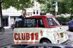 Amsterdam 4 juni 2025
Thomas v d Vlugt met zijn fiat 500 karretje in het centrum van Amsterdam