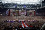 Amsterdam 1 juni 2025
Rene Froger krijgt na de laatste toppers in concert een koninklijke onderscheiding in de Johan Cruyff arena .