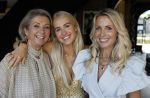 Naarden 18 juni 2025
Presentatie tijdschrift Vivian Reijs ( Hormonen ) bij het Arsenaal . Vivian Reijs met haar moeder Meddy Clous en dochter Day Ewbank