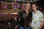 Amsterdam 1 juni 2025
Rene Froger krijgt na de laatste toppers in concert een koninklijke onderscheiding in de Johan Cruyff arena . Wino Omtzigt met partner Glenn