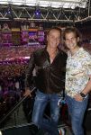 Amsterdam 1 juni 2025
Rene Froger krijgt na de laatste toppers in concert een koninklijke onderscheiding in de Johan Cruyff arena . Wino Omtzigt met partner Glenn