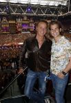 Amsterdam 1 juni 2025
Rene Froger krijgt na de laatste toppers in concert een koninklijke onderscheiding in de Johan Cruyff arena . Wino Omtzigt met partner Glenn