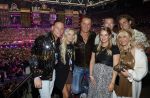 Amsterdam 1 juni 2025
Rene Froger krijgt na de laatste toppers in concert een koninklijke onderscheiding in de Johan Cruyff arena . Wino Omtzigt met partner Glenn Kinderen Jacky en Romy (met partners) en Mary Borsato