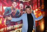 Amsterdam 1 juni 2025
Rene Froger krijgt na de laatste toppers in concert een koninklijke onderscheiding in de Johan Cruyff arena . Wolter Kroes