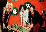 Amsterdam, 21 juli 1998
v.l.n.r.: Manuela Kemp, Mylene de la Haye en Minouscka Jorissen achter het tafelvoetbal