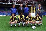 Arnhem 06 Juli1999
Ploeg-voorstelling Vitesse seizoen 1999/2000
Alle nieuwe spelers voor seizoen 1999/2000
Edward Sturing Karel Aalbers Sikora Herbert Neumann Pierre v Hooydonk