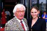 Scheveningen 04 Juli 1999
Laatste voorstelling miss Saigon in het circustheater.
Kees Verkade met zijn dochter.