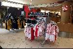 Amsterdam 5 juli 2000
Eerste training van AJAX seizoen 2000/2001 met een geheel nieuwe outfit van kledingsponsor ADIDAS
AJAX SHOP