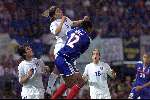 Rotterdam, 2 juli 2000   Euro 2000
Frankrijk-Italie, eindstand na verlenging 2-1
Thierry Henry in duel met Cannavaro