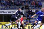 Genk 29 juli 2000
Genk-PSV 0-1
Kezman in duel met doelman Moons