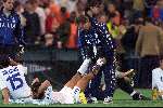 Rotterdam, 2 juli 2000   Euro 2000
Frankrijk-Italie, eindstand na verlenging 2-1
Maldini met masseur