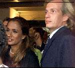 Amsterdam, 8 juli 2000
Trouwen Patrick kluivert met zijn Angela
Patty Brard met vriend