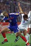 Rotterdam, 2 juli 2000   Euro 2000
Finale EK Tusen Frankrijk-Italie, eindstand 2-1 na verlenging.
Matchwinnaar Trezeguet in duel met Cannavaro