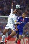 Rotterdam, 2 juli 2000   Euro 2000
Frankrijk-Italie, eindstand na verlenging 2-1
matchwinnaar DAVID TREZEGUET in duel metNesta
Mooie aktie  kopbal