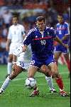 Rotterdam, 2 juli 2000   Euro 2000
Finale EK Tusen Frankrijk-Italie, eindstand 2-1 na verlenging.
De beste speler van het toernooi Zinedine Zidane