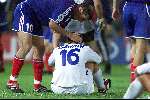 Rotterdam, 2 juli 2000   Euro 2000
Finale EK Tusen Frankrijk-Italie, eindstand 2-1 na verlenging.
De beste speler van het toernooi Zinedine Zidane troost Ambrosini