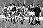 Wageningen, 23 november 1980
Komp. seizoen 1980/1981
Wageningen-PSV, eindstand 0-3
Op de foto Gerdo Hazelhekke in gesprek met scheidsrechter Jan Keizer