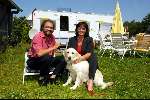 Uelsen 12 juli 2002
Arie Ribbens  en Cea in de caravan