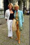 Amsterdam 7 juli 2002
Premiere Noord Koreaans staats circus
Sheila de Vries met Astrid Engels