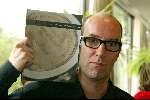 Amsterdam 11 juli 2002
Graf en presenmtatie boek Herman Brood.


 

Peter Smulders bv