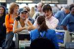 Schiphol 15 juli 2002
Birgit Schuurman met aanstaande man op schiphol