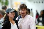 Schiphol 15 juli 2002
Birgit Schuurman met aanstaande man op schiphol
